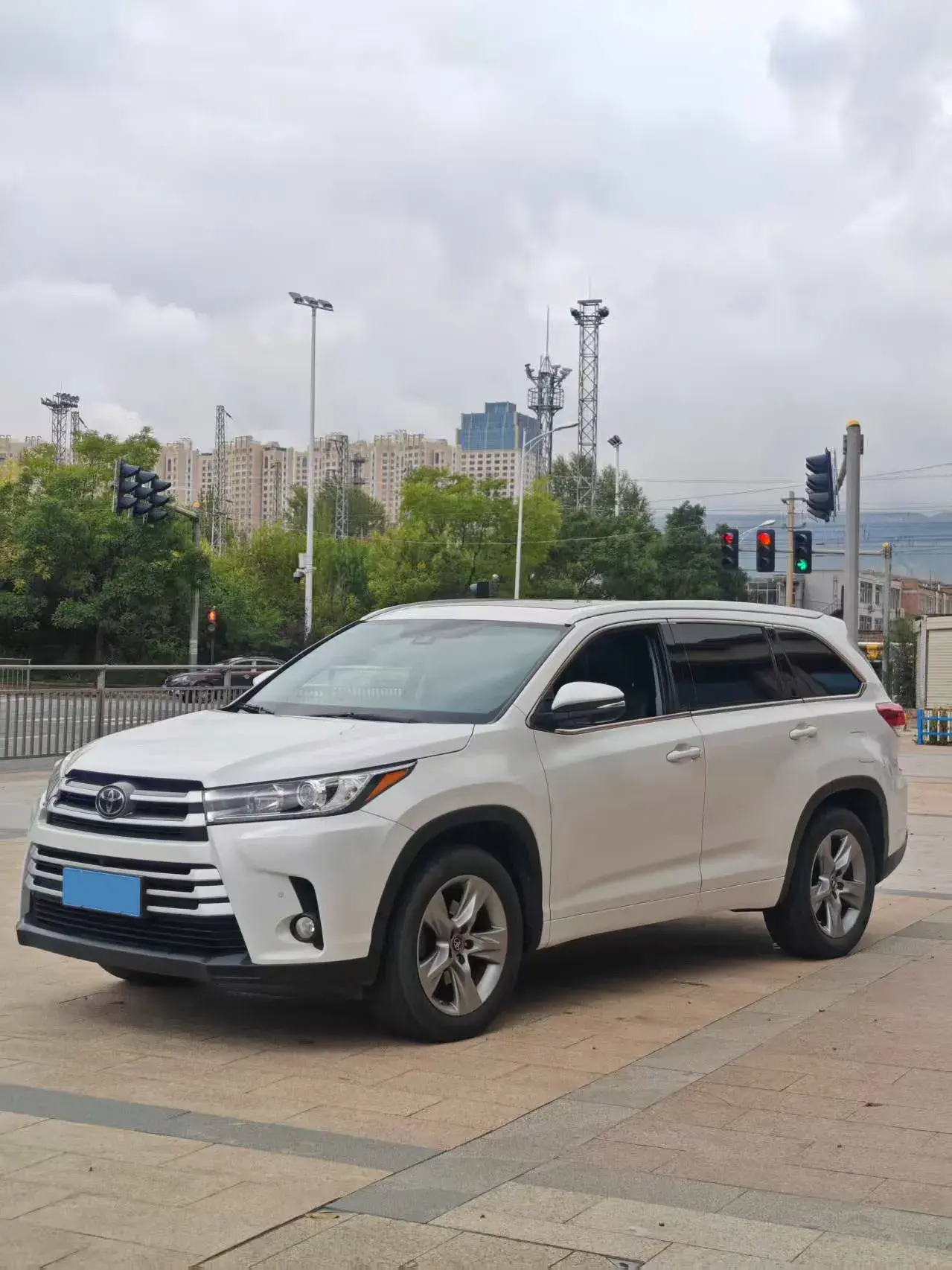 2021 TOYOTA HIGHLANDER view 1