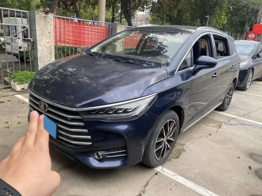 2018 BYD SONG view 1