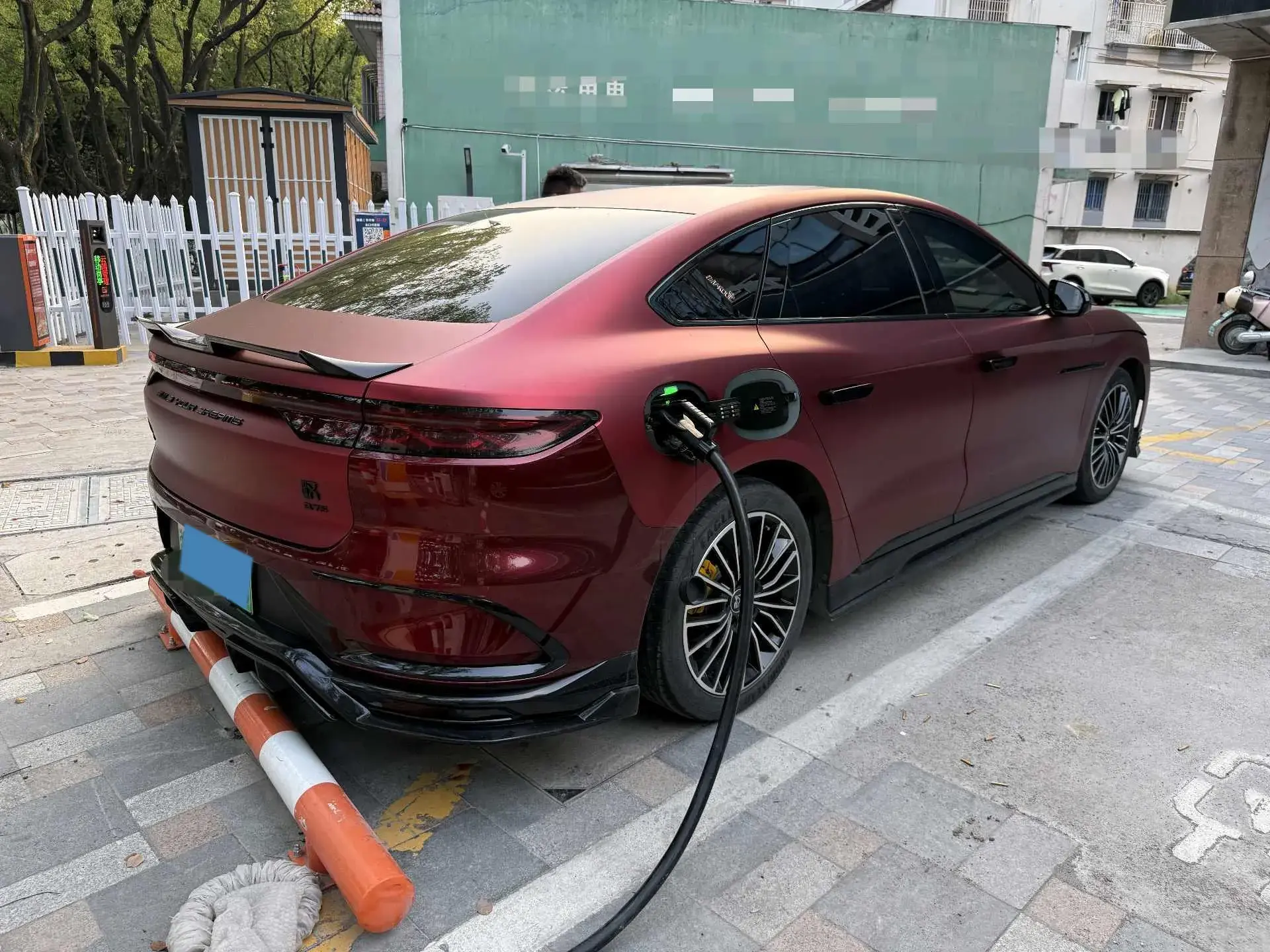 2023 BYD HAN thumbnail 3