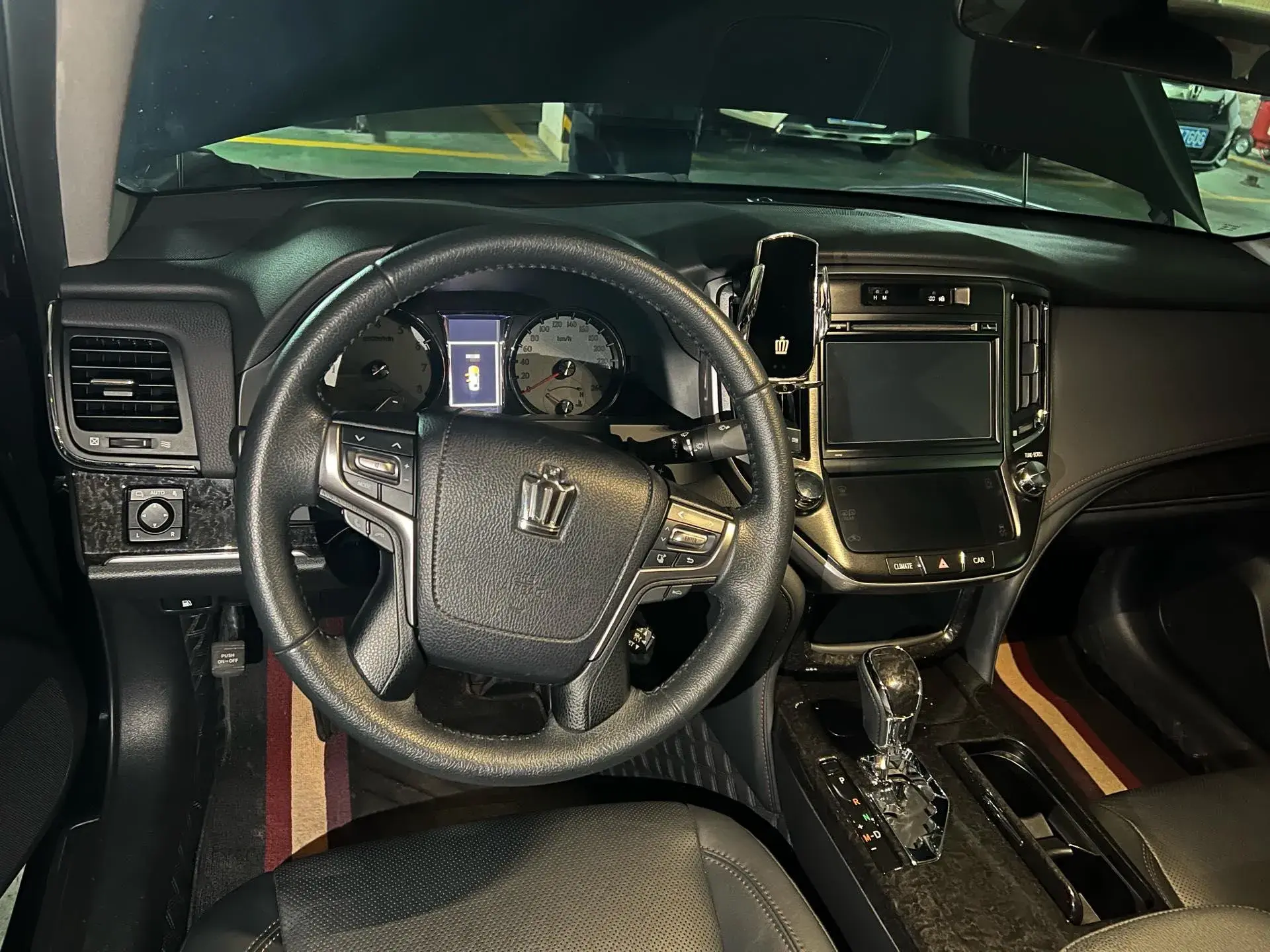 2018 TOYOTA CROWN thumbnail 3