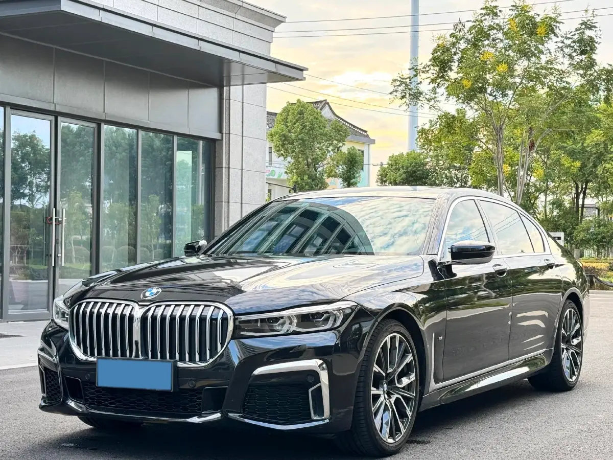 2022 BMW 7 Series 3.0T 340HP L6 8AT
