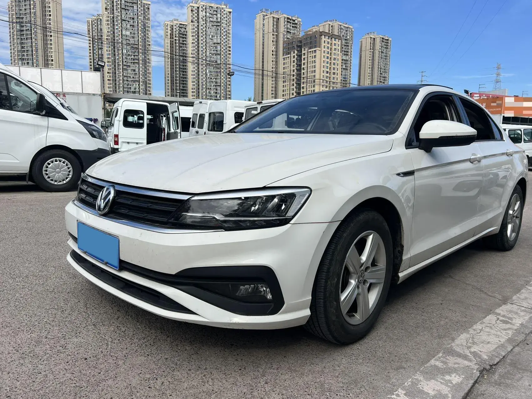 2021 VOLKSWAGEN LAMANDO view 1