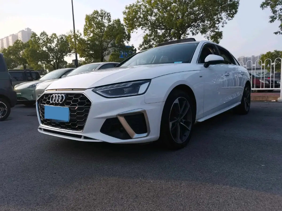 2022 Audi A4L 2.0T 190HP L4 7DCT