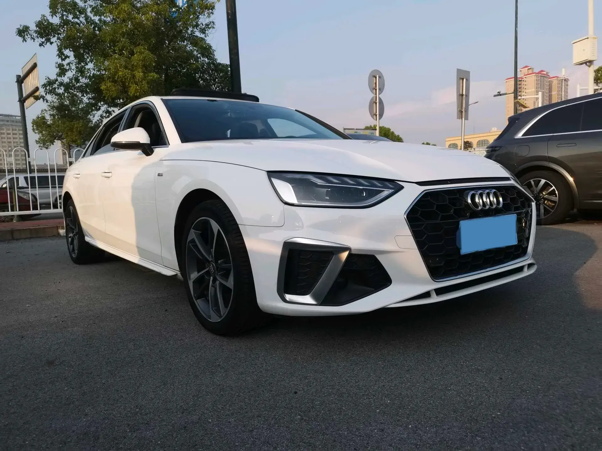 2022 AUDI A4L thumbnail 3