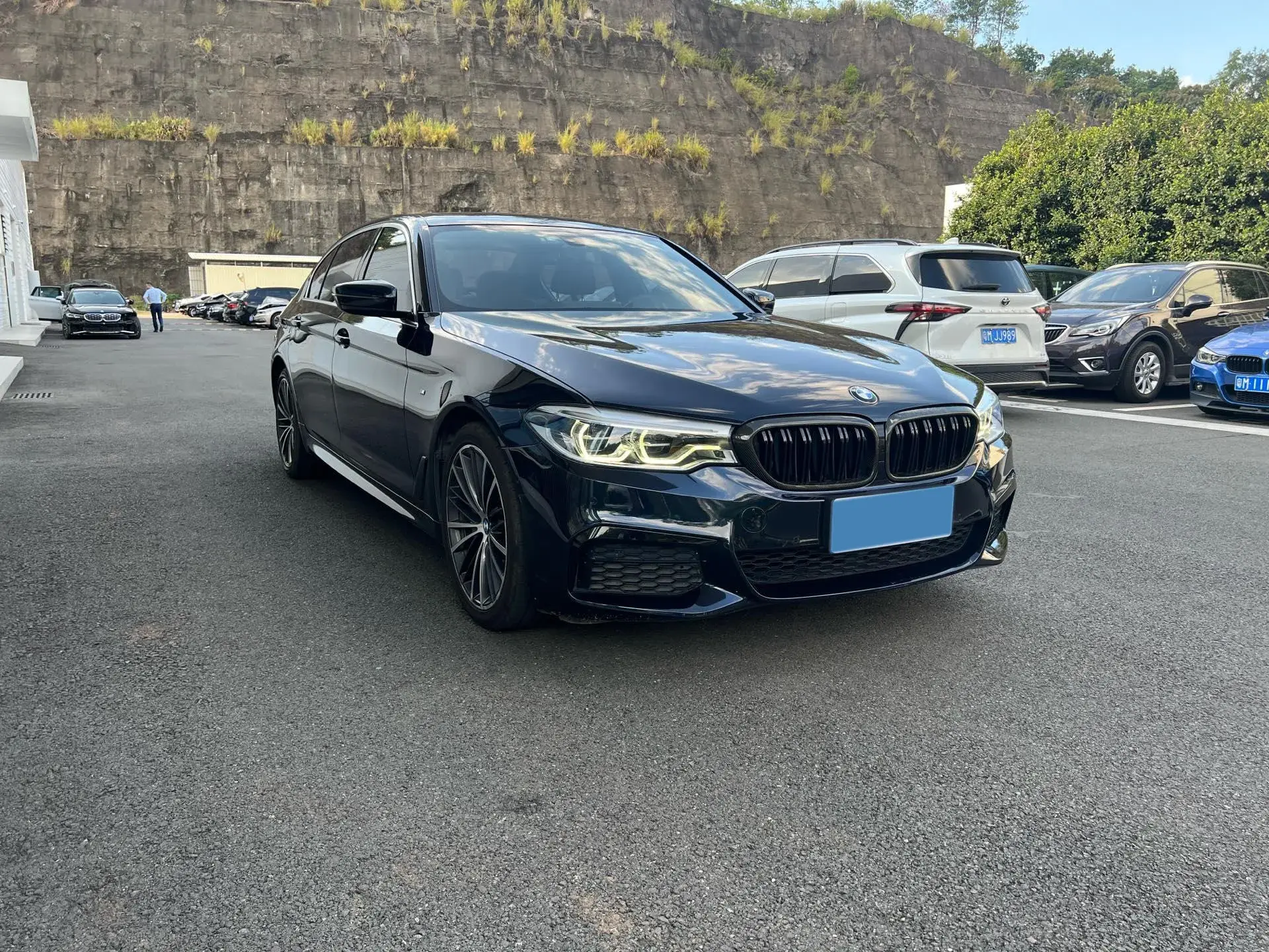 2020 BMW 5 thumbnail 3