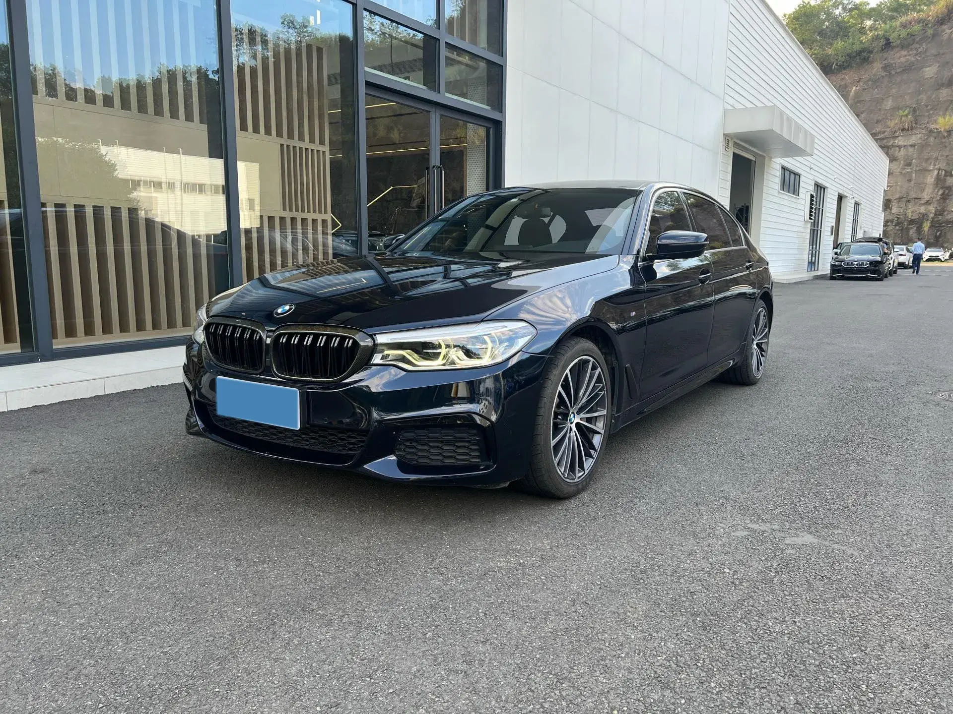 2020 BMW 5 view 1