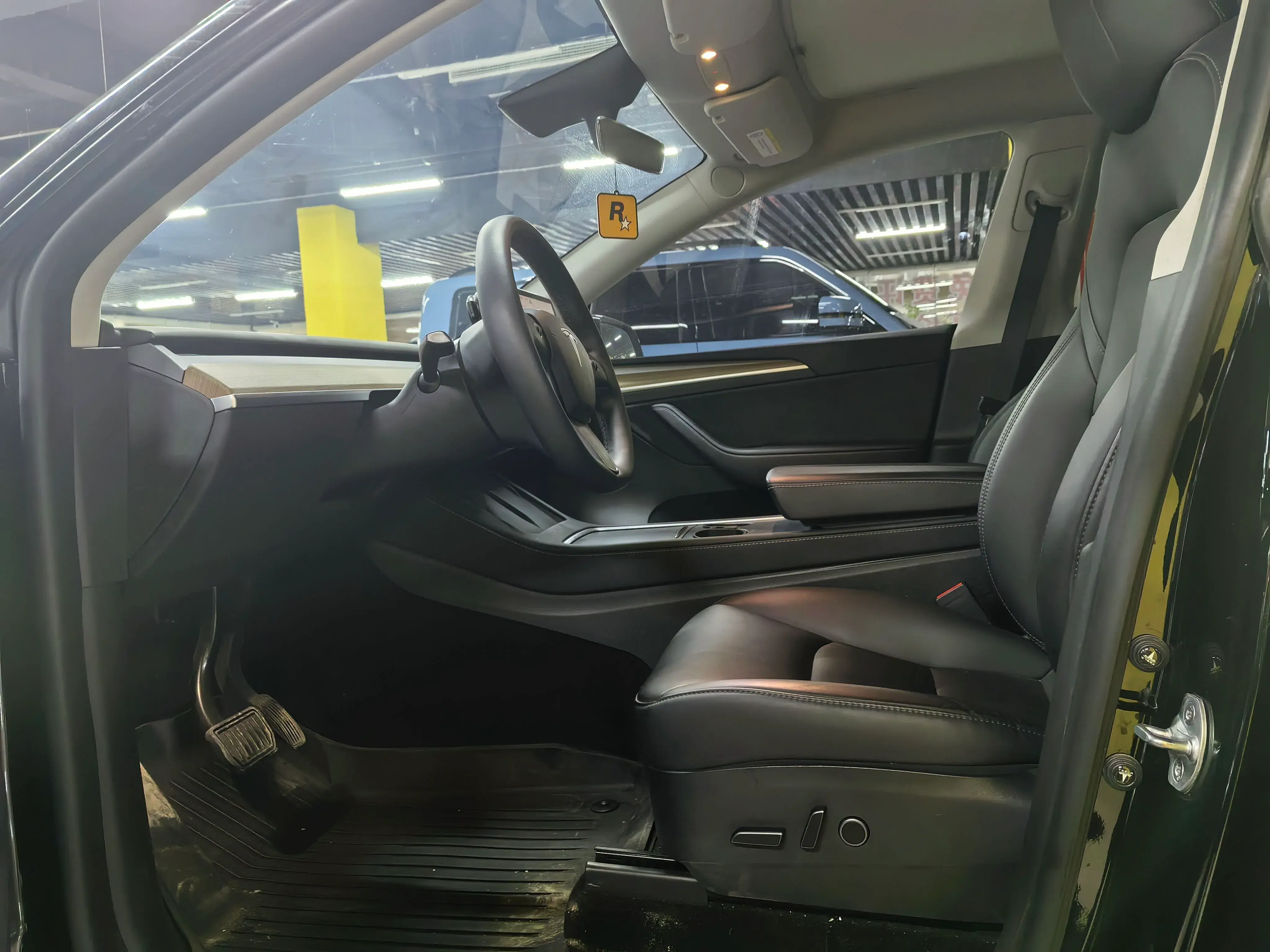 2022 TESLA MODEL thumbnail 4