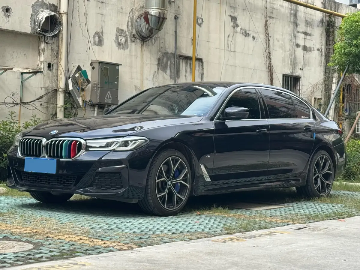 2022 BMW 5 Series 2.0T 252HP L4 8AT