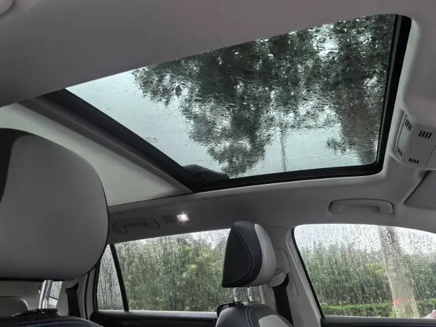 2023 VOLKSWAGEN TAYRON thumbnail 4