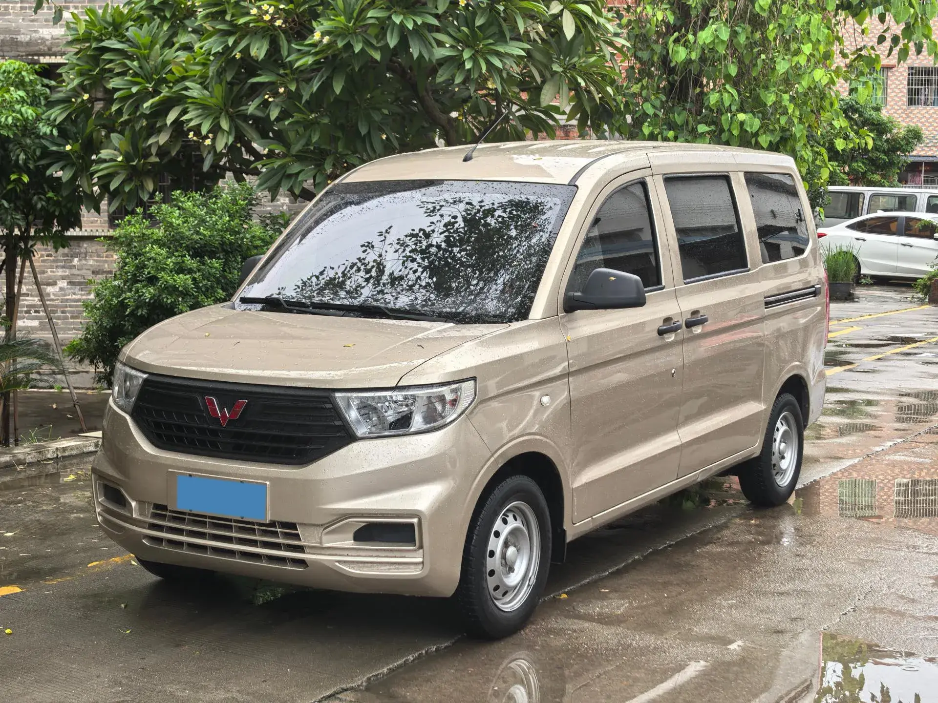 2022 WULING HONGGUANG view 1