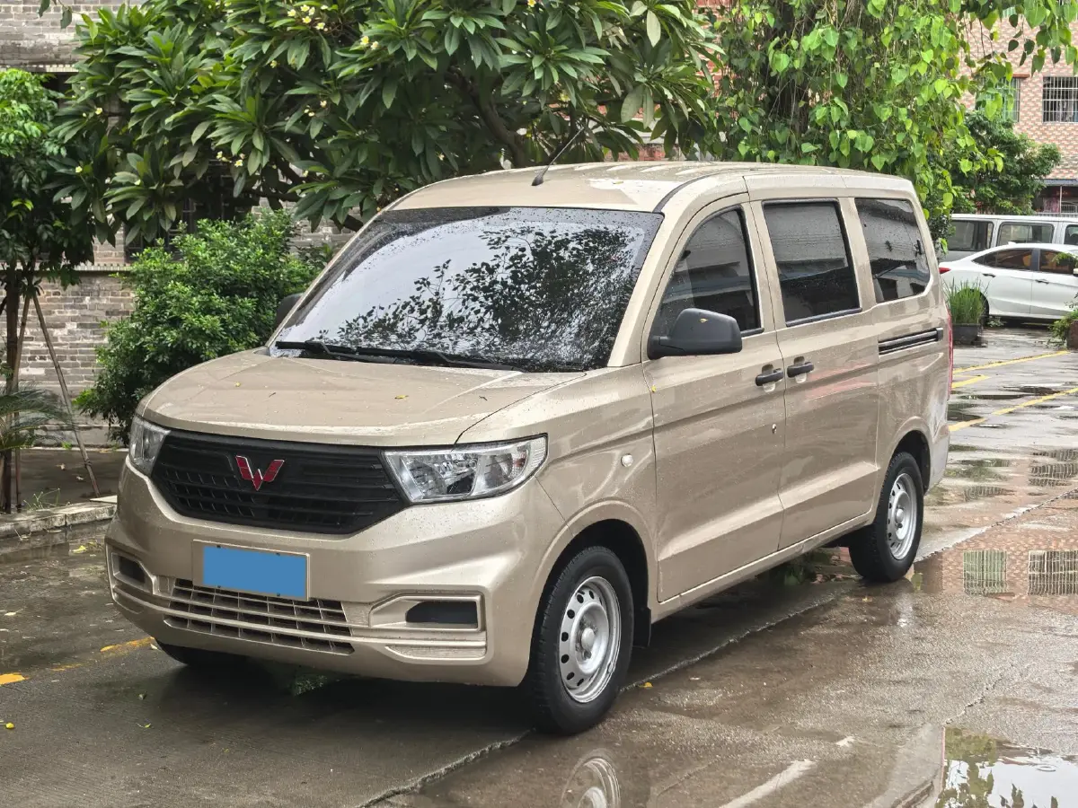 2022 WuLing HongGuang V 1.5L 99HP L4 6MT