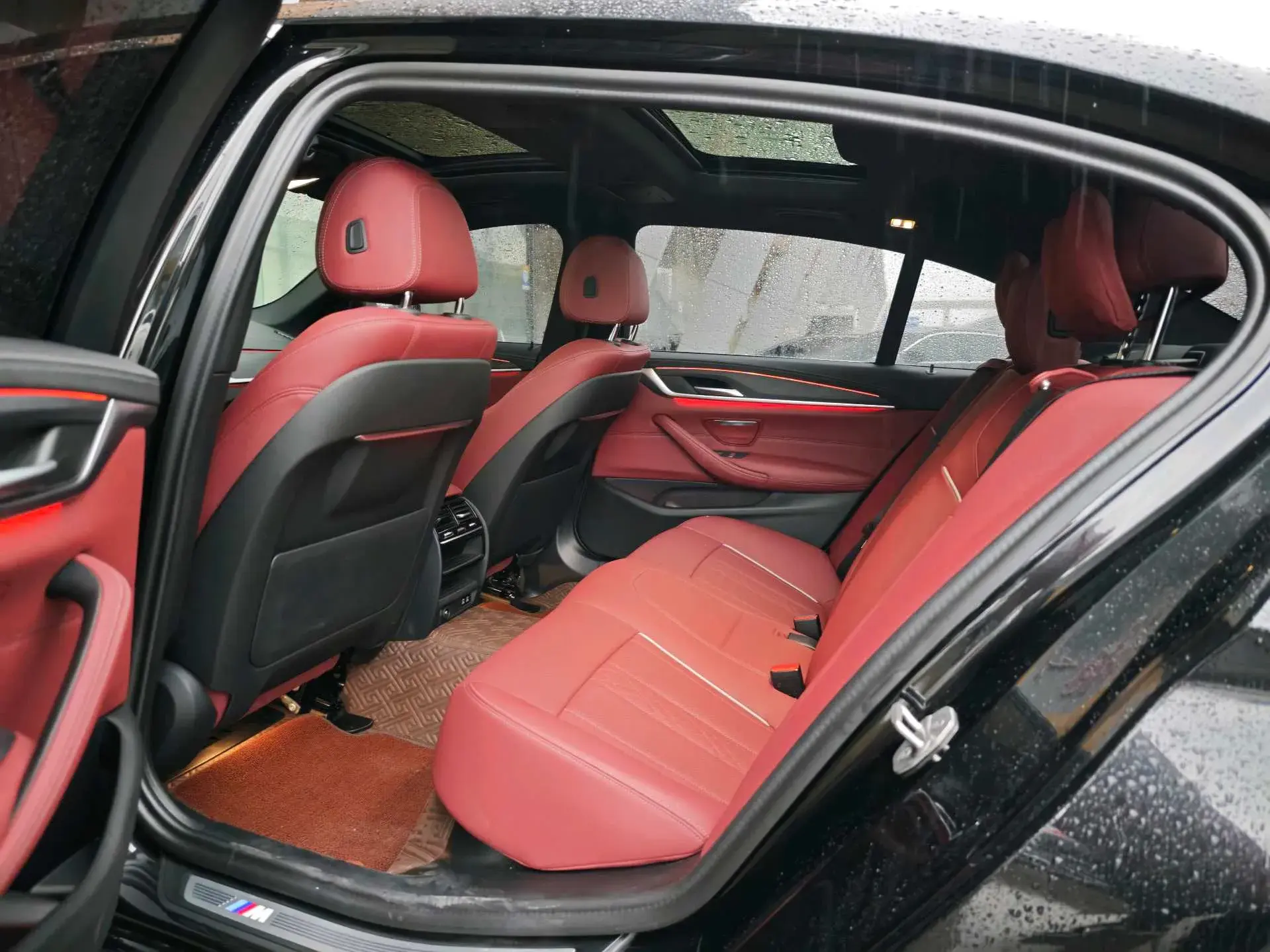 2023 BMW 5 thumbnail 3