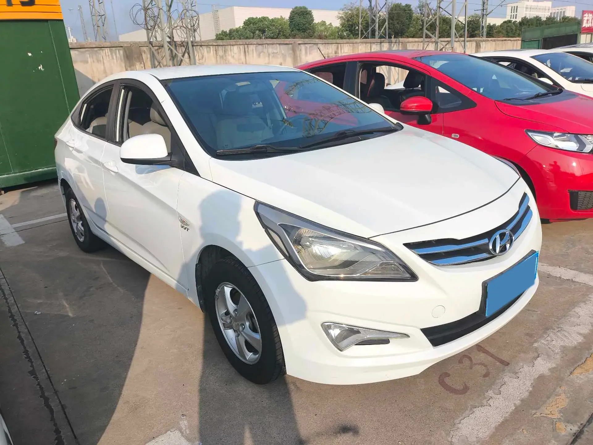 2016 HYUNDAI REINA thumbnail 3