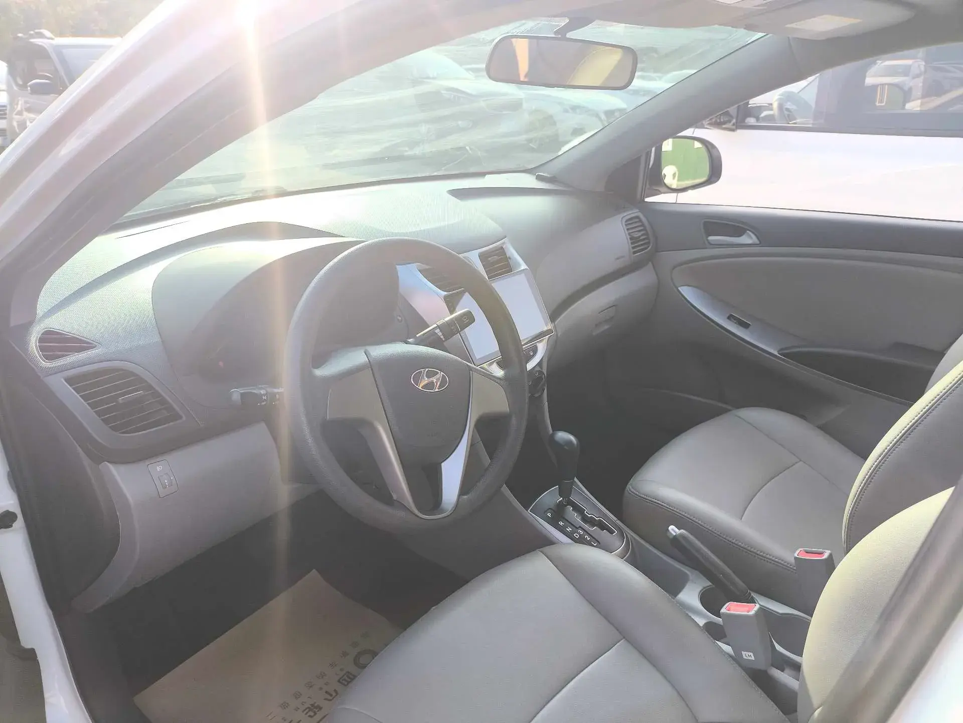 2016 HYUNDAI REINA thumbnail 4