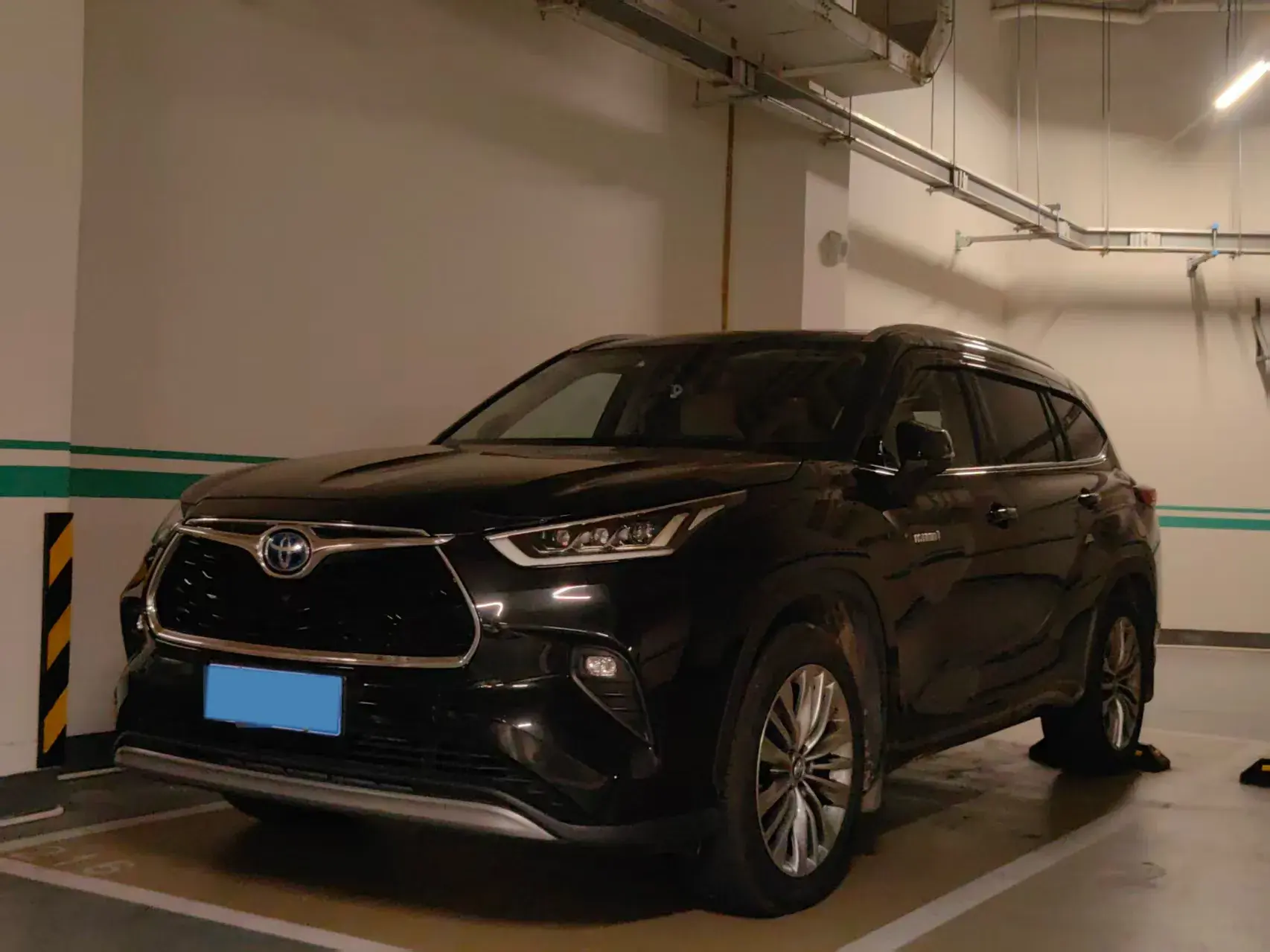 2022 TOYOTA HIGHLANDER view 1