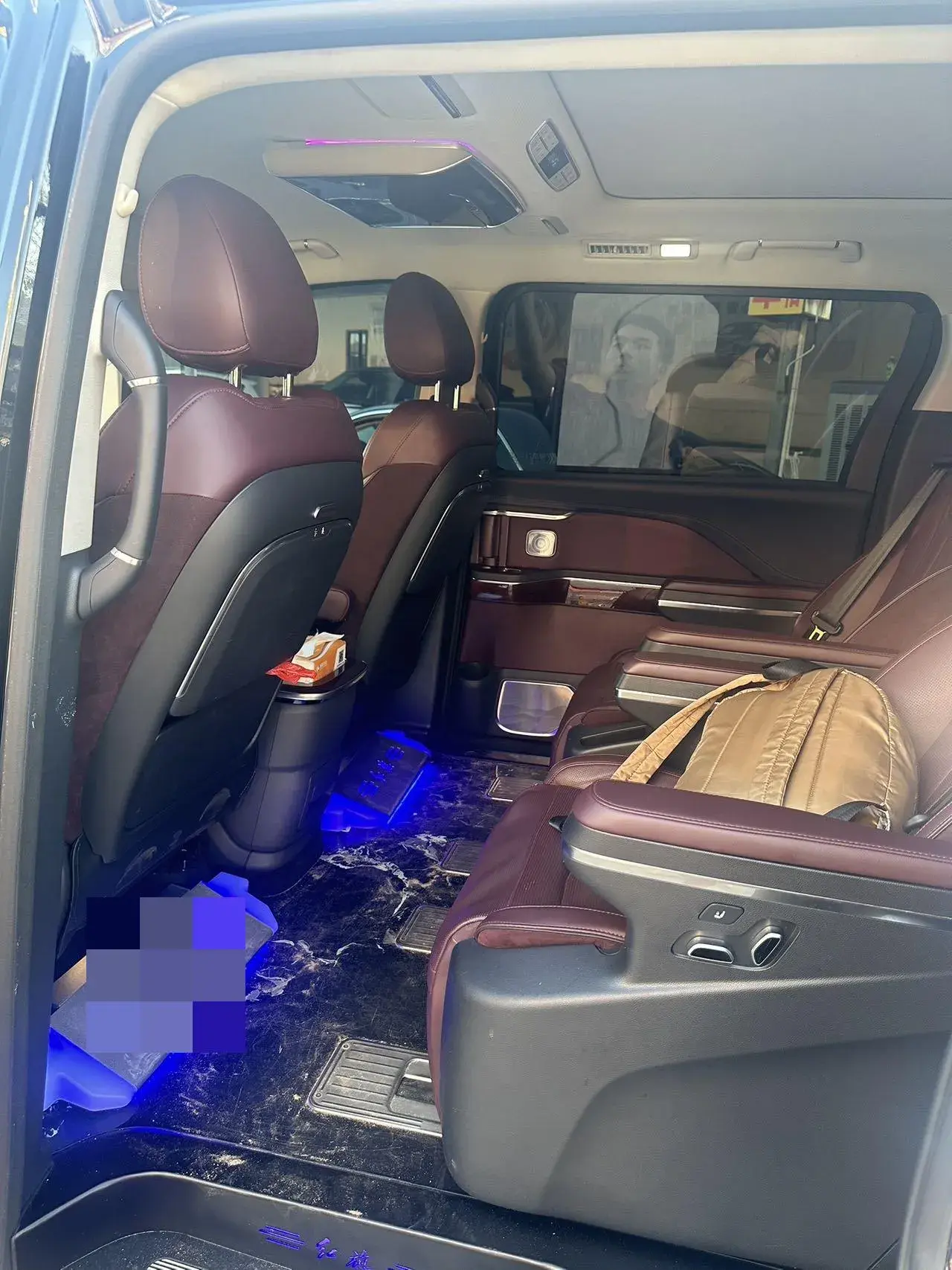 2023 HONGQI HQ9 thumbnail 4