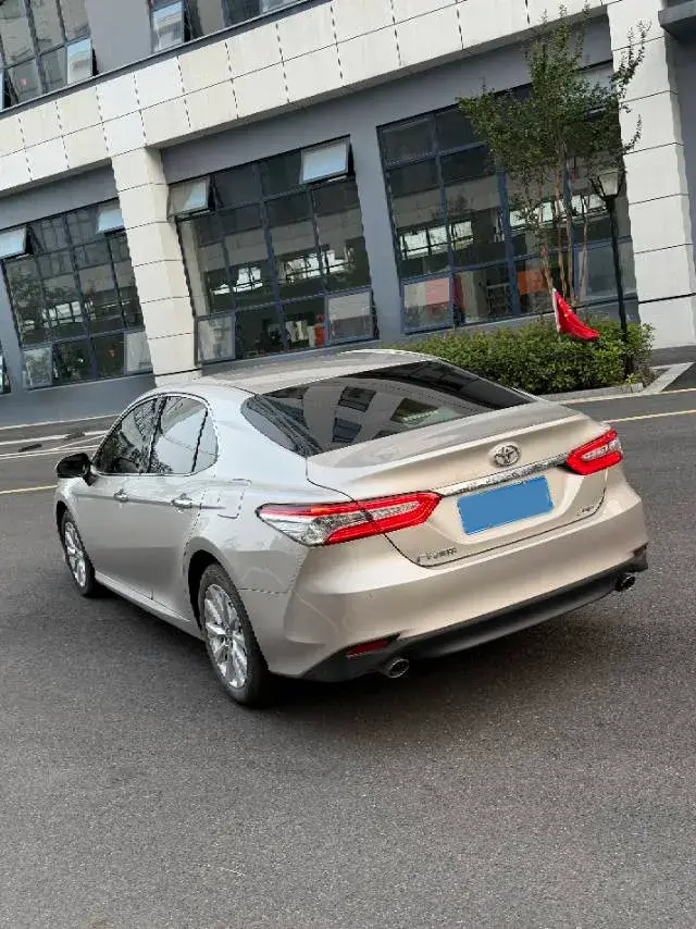 2019 TOYOTA CAMRY thumbnail 3