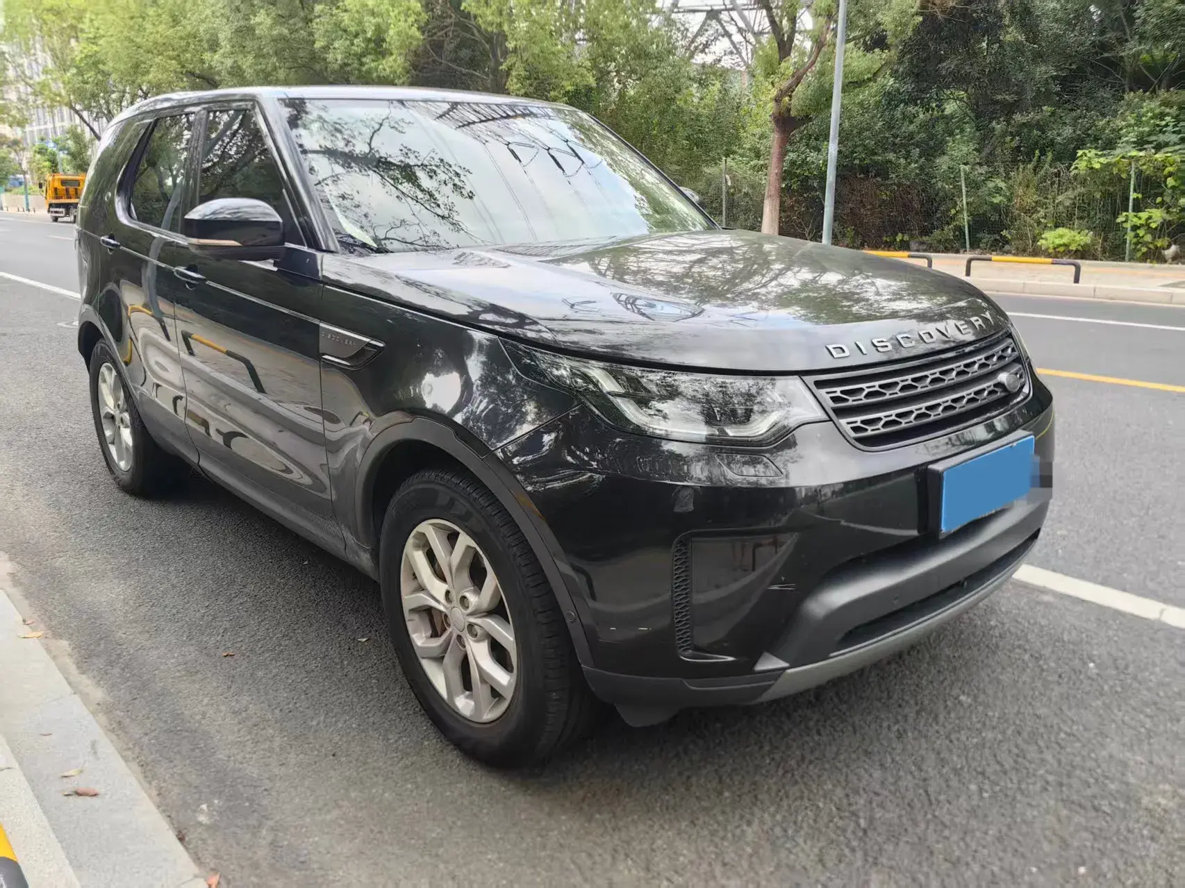 2019 LAND ROVER thumbnail 3