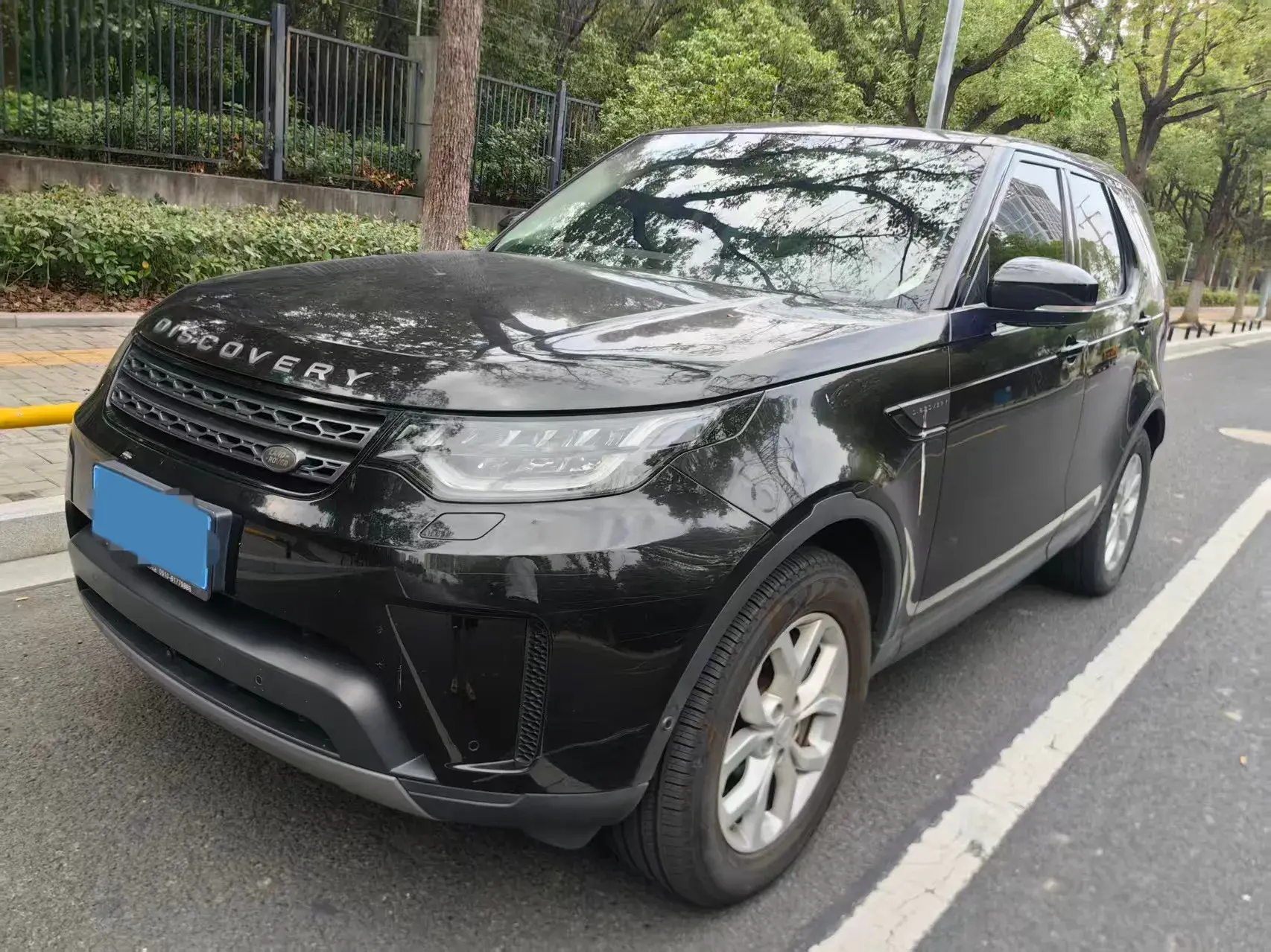 2019 LAND ROVER view 1