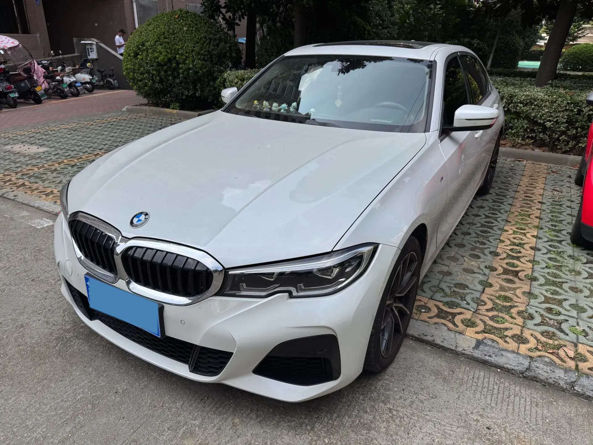 2022 BMW 3 view 1
