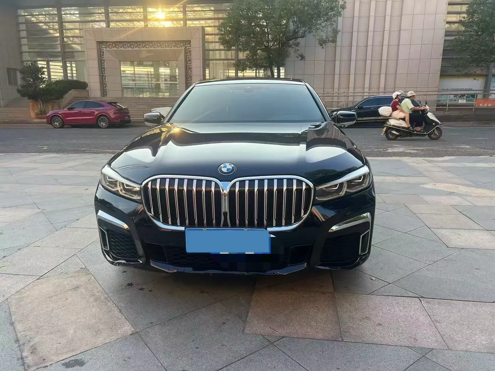 2021 BMW 7 thumbnail 2