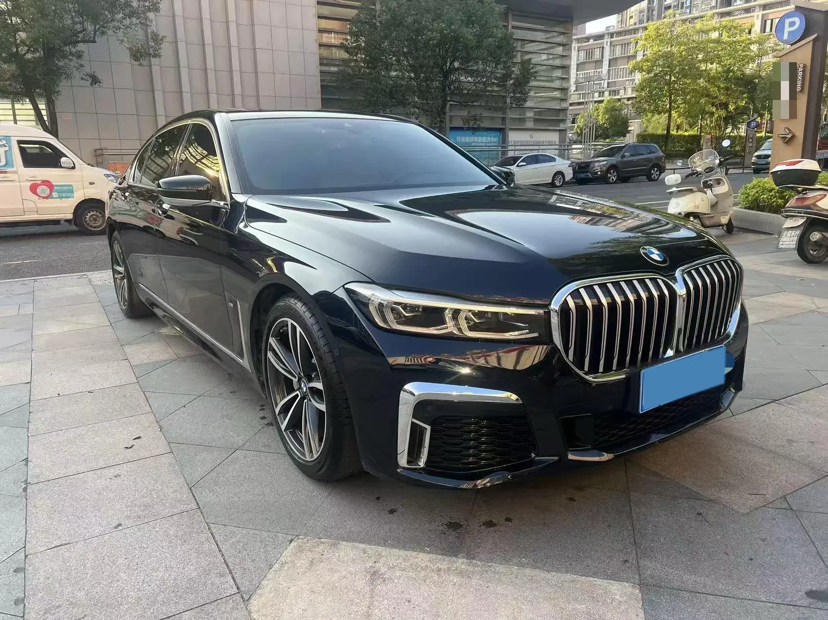 2021 BMW 7 thumbnail 3