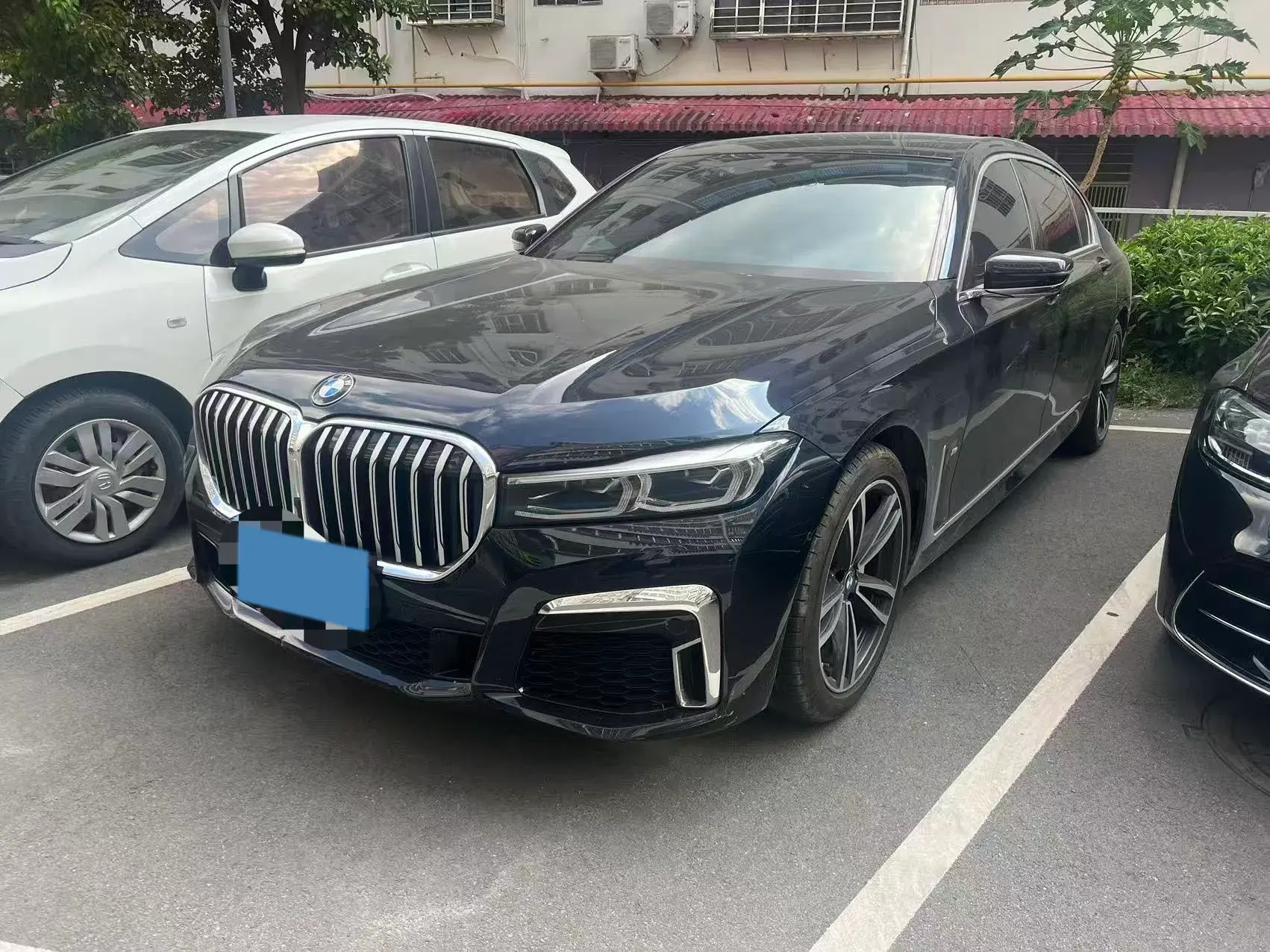 2021 BMW 7 view 1