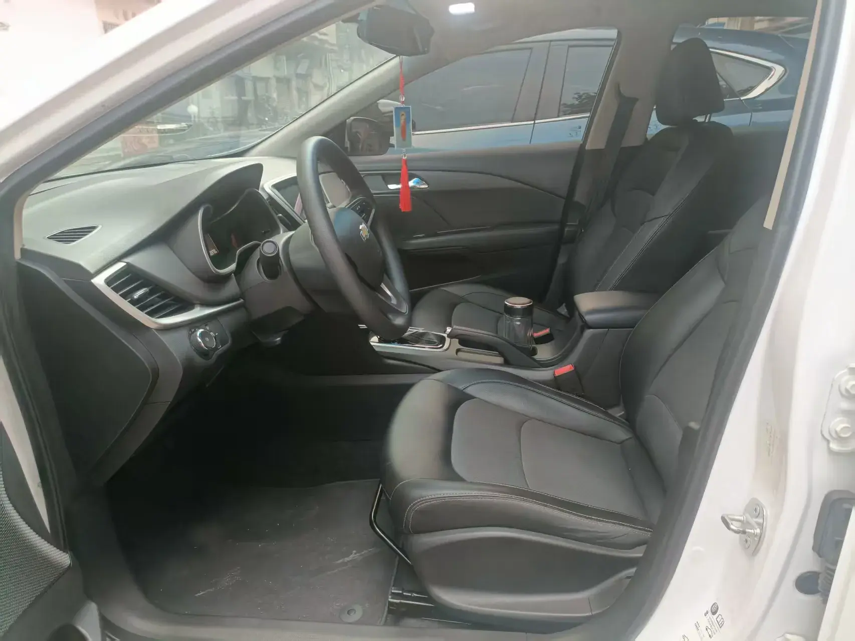 2019 CHEVROLET CAVALIER thumbnail 4