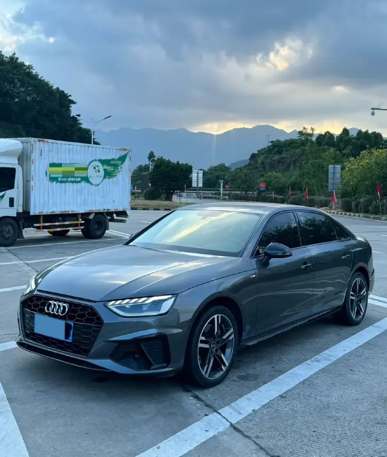 2022 Audi A4L 2.0T 190HP L4 7DCT