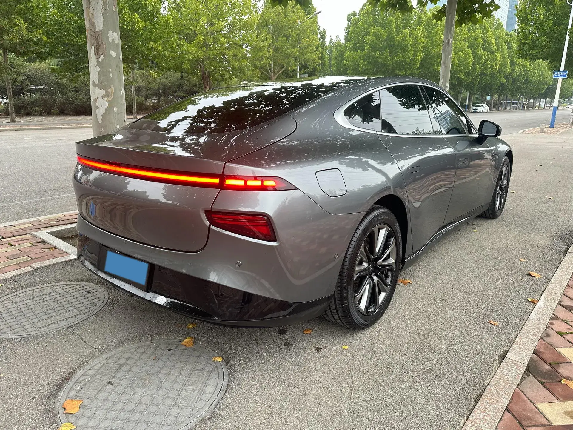 2020 XPENG P7 thumbnail 4