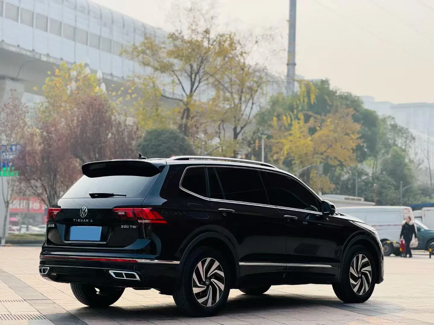 2024 VOLKSWAGEN TIGUAN thumbnail 3