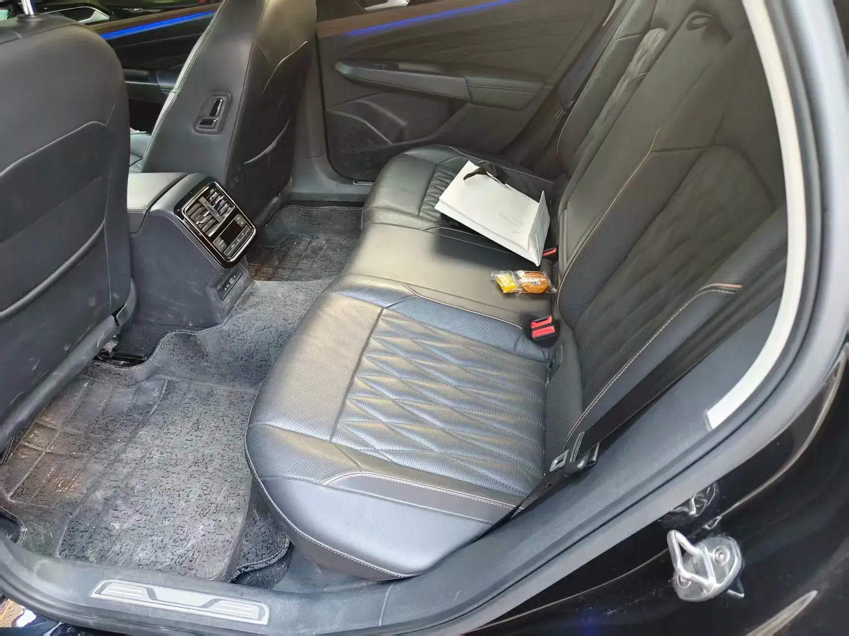 2020 VOLKSWAGEN PASSAT thumbnail 4