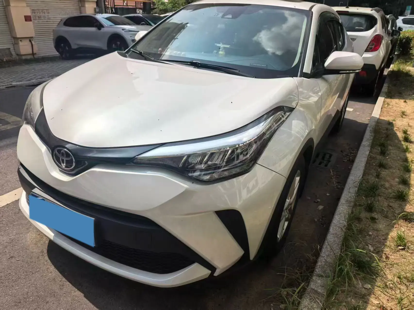 2023 TOYOTA C-HR view 1