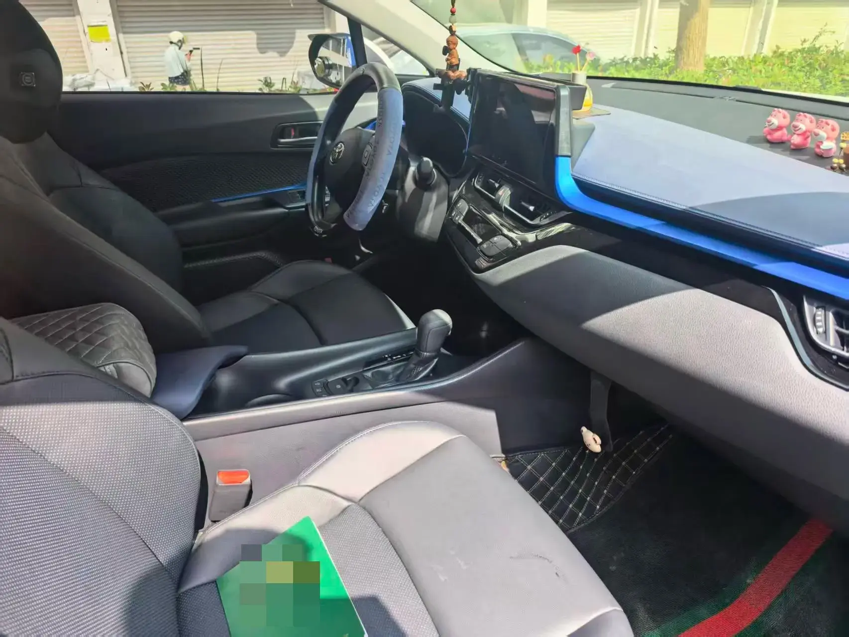 2023 TOYOTA C-HR thumbnail 4