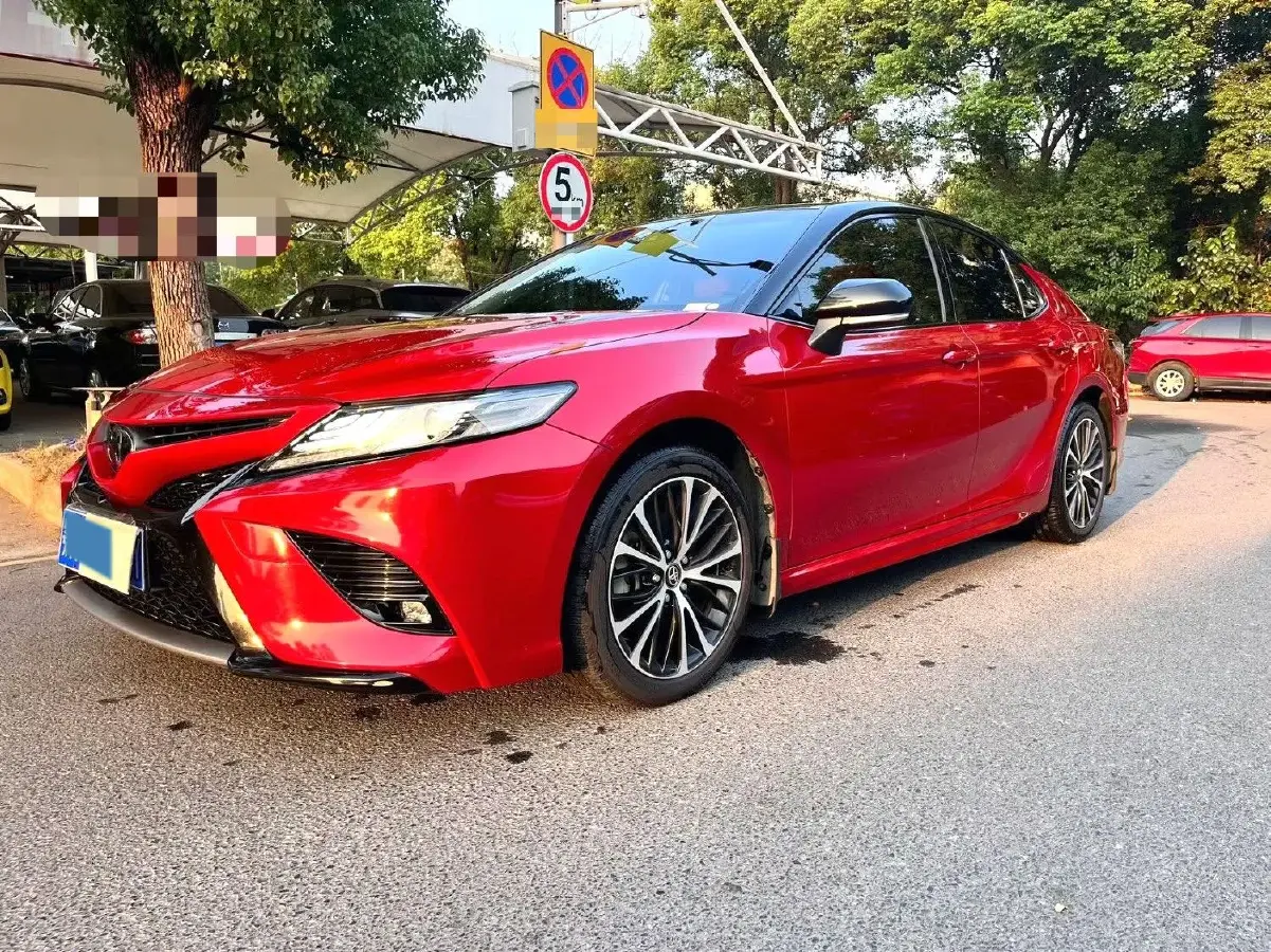 2018 Toyota Camry 2.5L 209HP L4 8AT