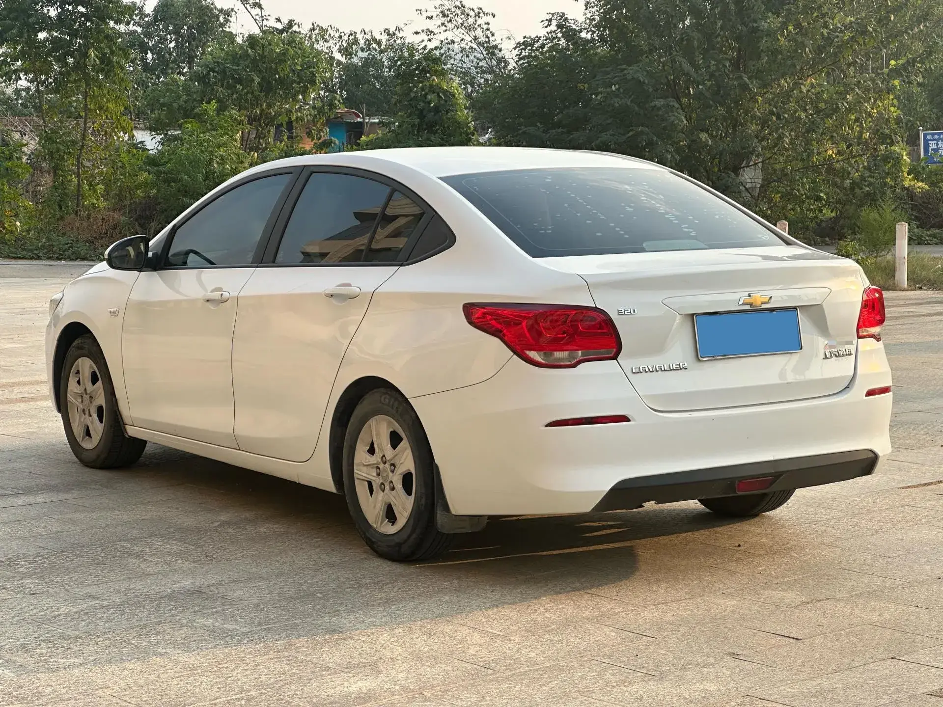 2019 CHEVROLET CAVALIER thumbnail 4