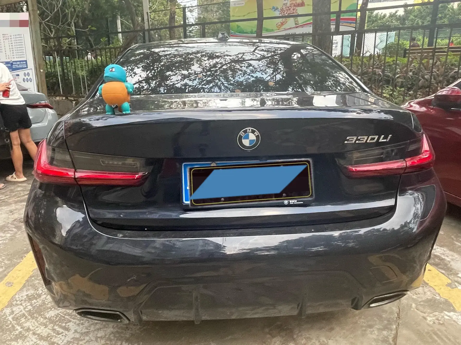 2025 BMW 3 thumbnail 3