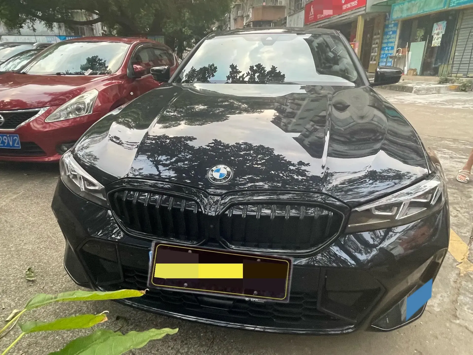 2025 BMW 3 thumbnail 2