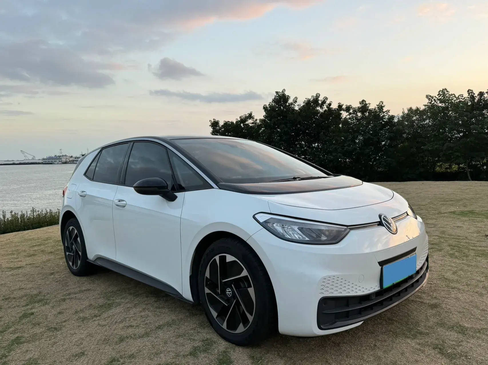 2025 VOLKSWAGEN ID.3 thumbnail 3