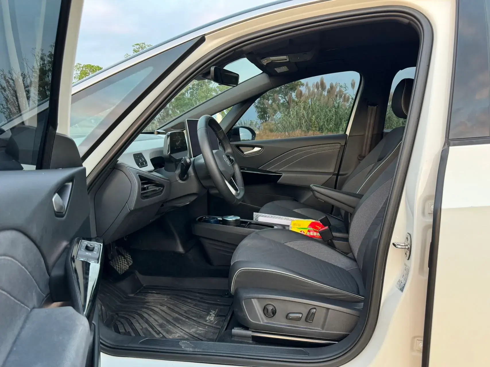 2025 VOLKSWAGEN ID.3 thumbnail 4