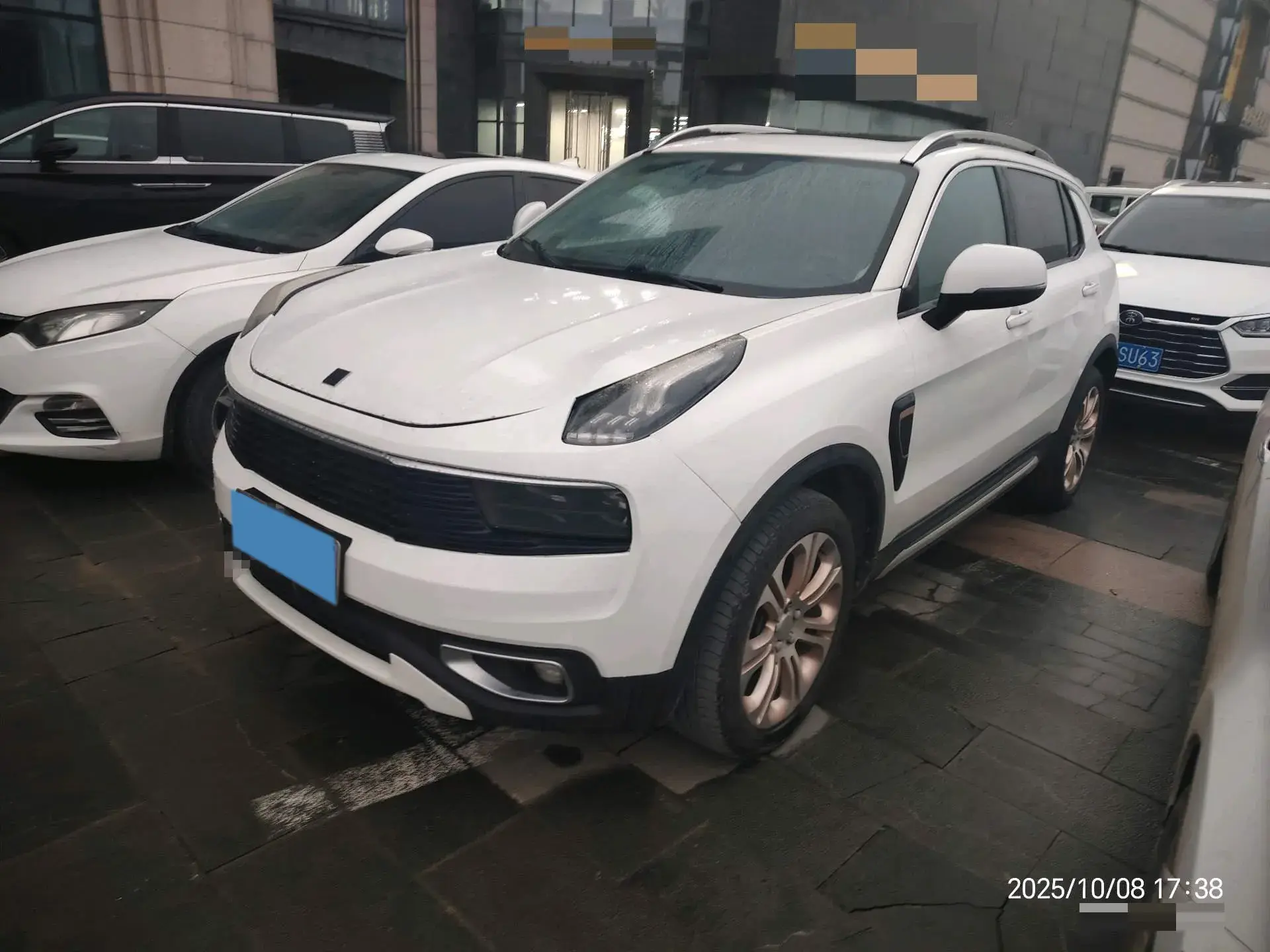 2017 LYNK&CO 01 view 1