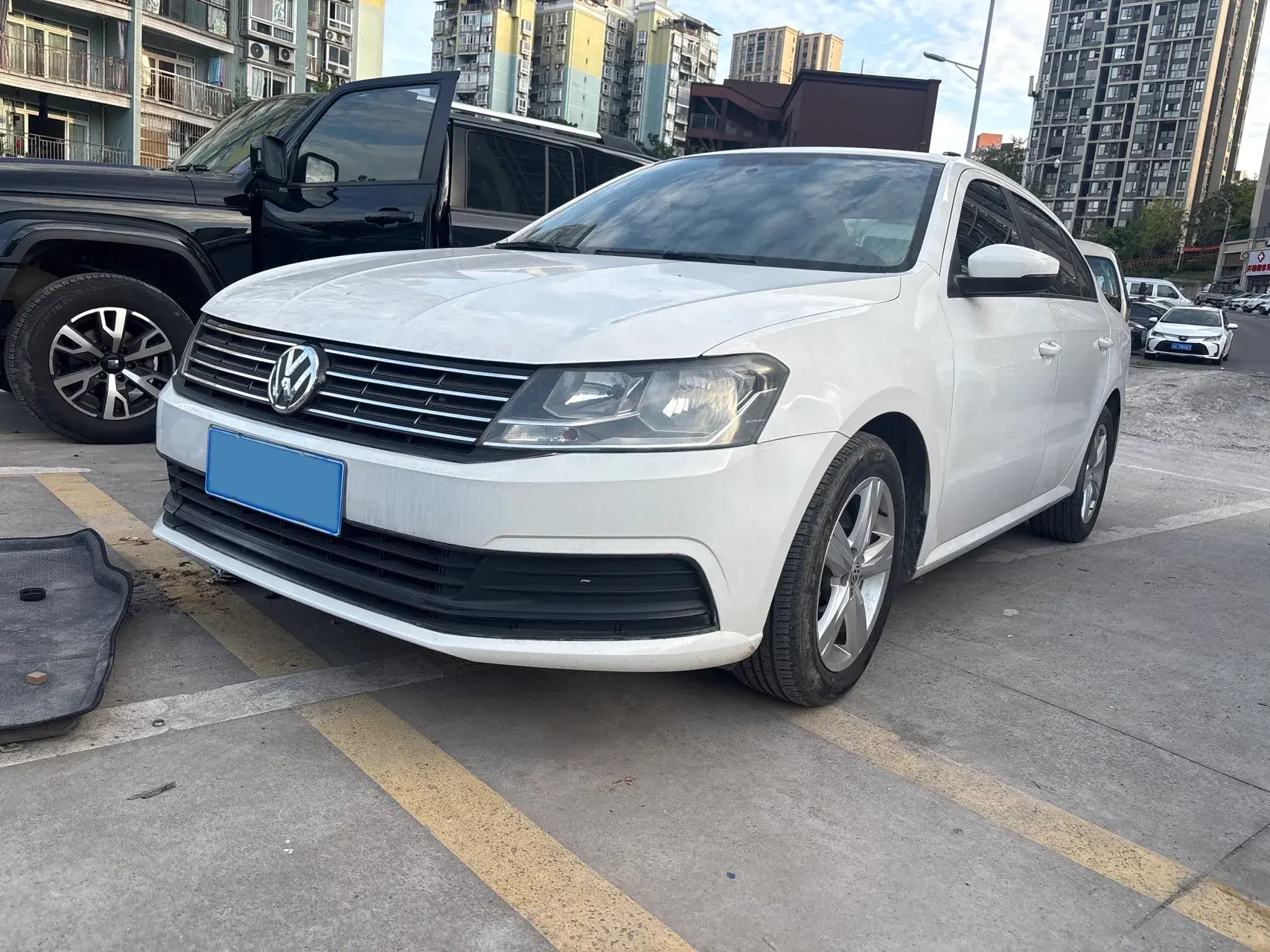 2017 VOLKSWAGEN LAVIDA view 1