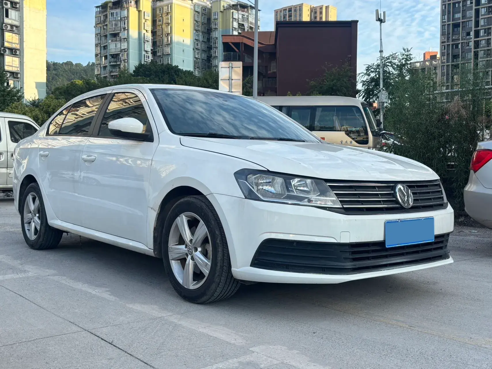 2017 VOLKSWAGEN LAVIDA thumbnail 2