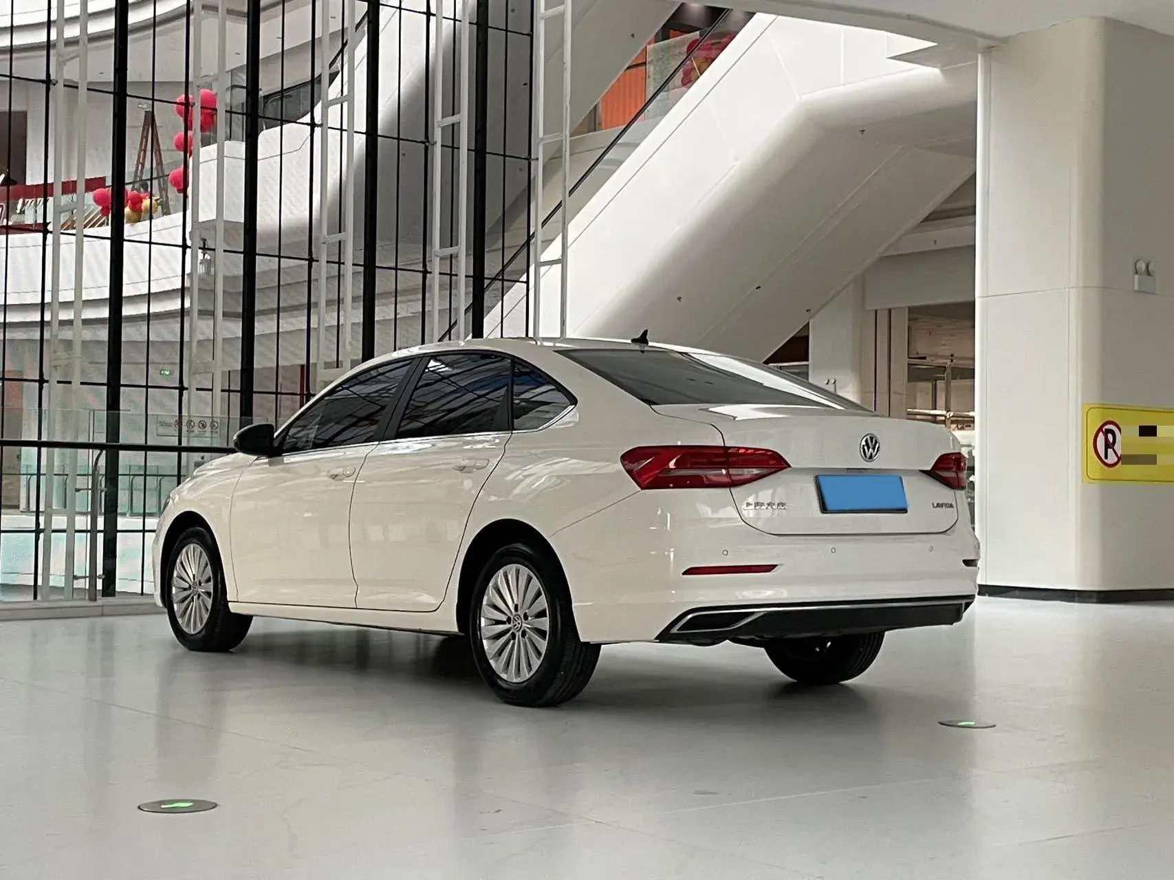 2019 VOLKSWAGEN LAVIDA thumbnail 3