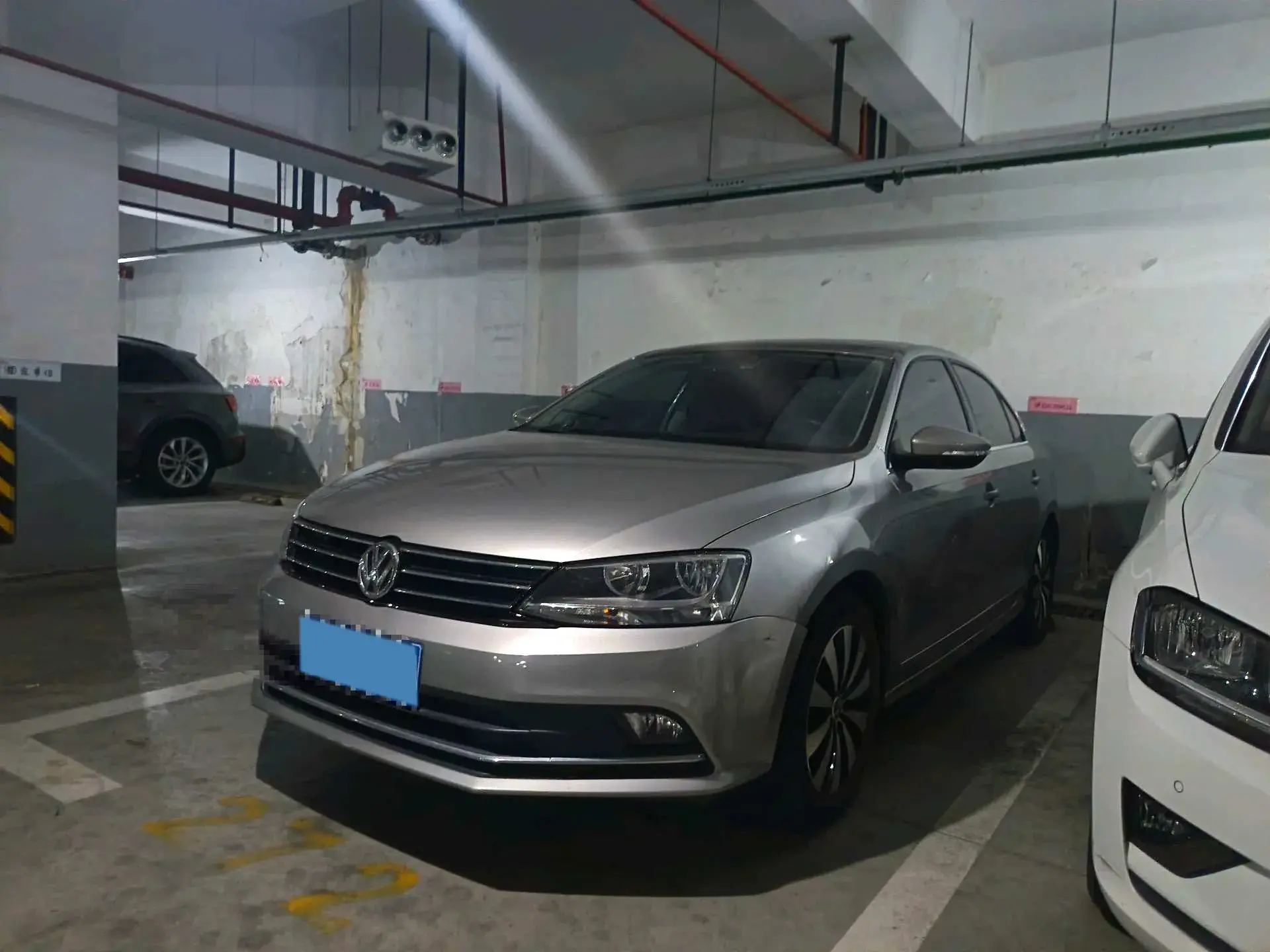 2018 VOLKSWAGEN SAGITAR view 1