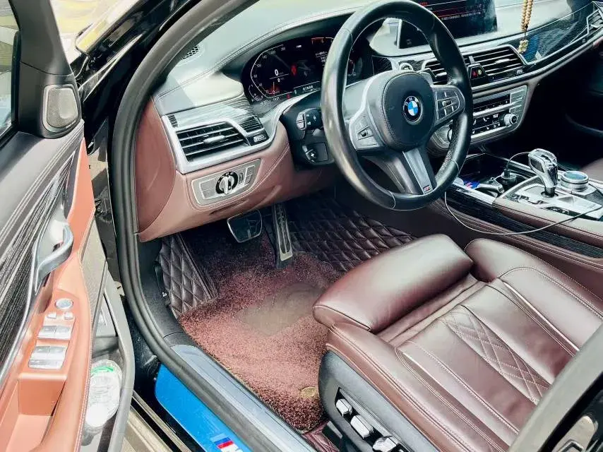 2021 BMW 7 thumbnail 2