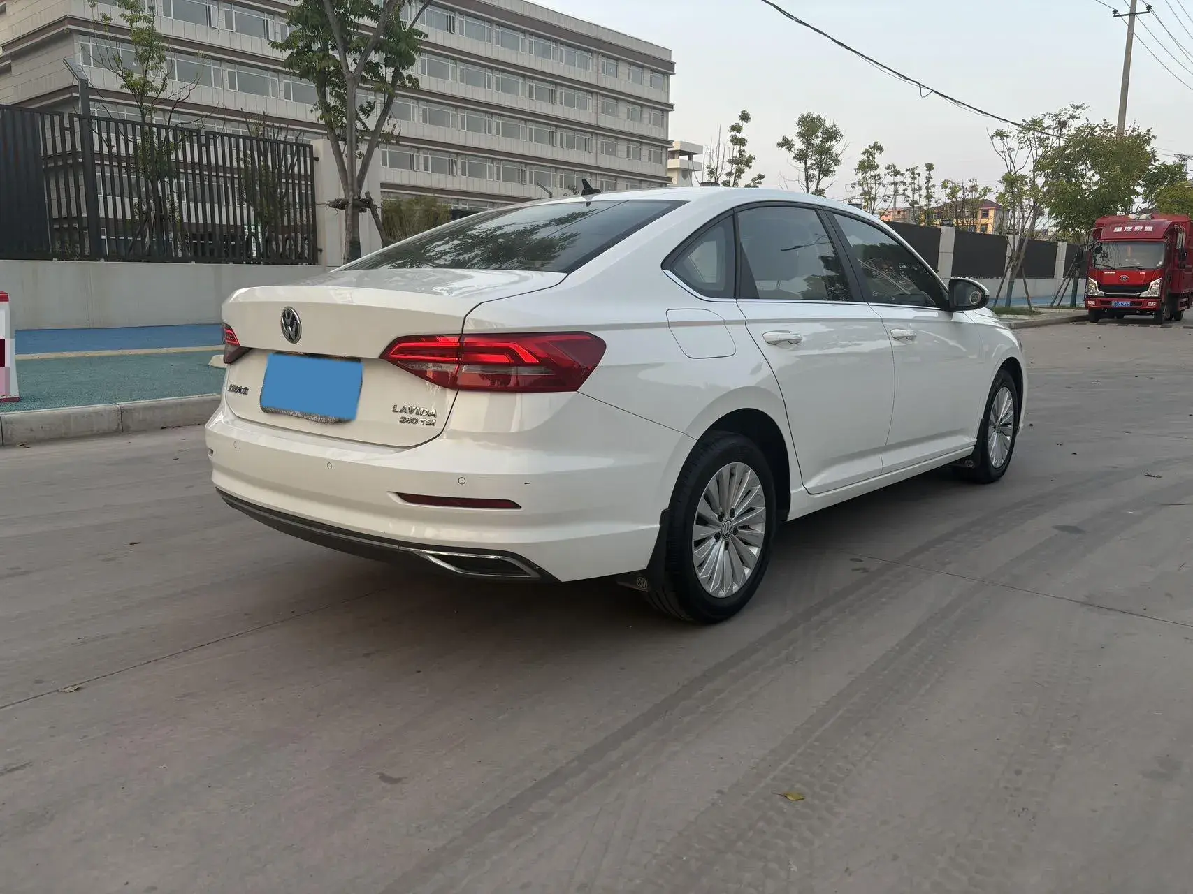 2019 VOLKSWAGEN LAVIDA thumbnail 4