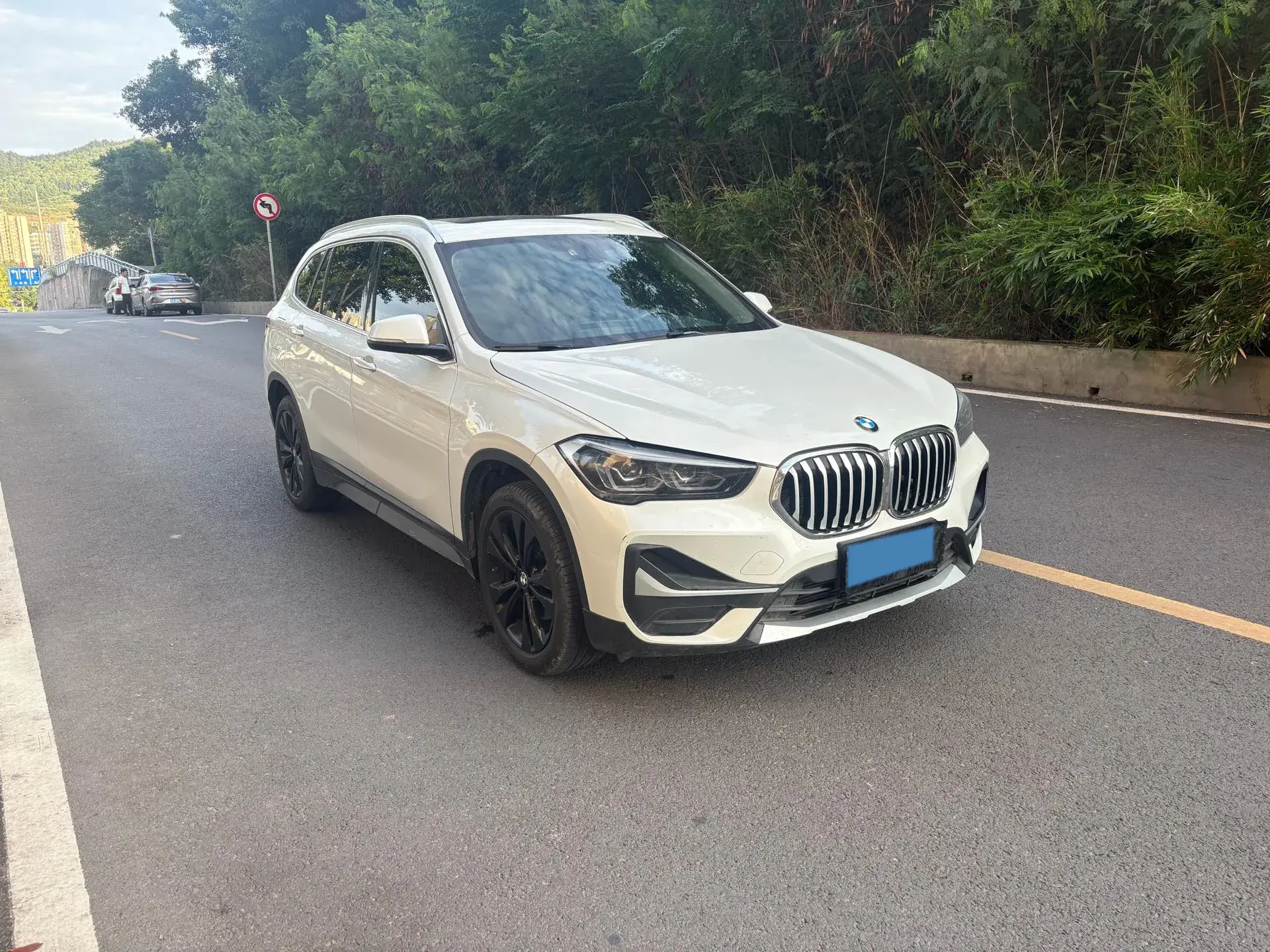 2021 BMW X1 thumbnail 3