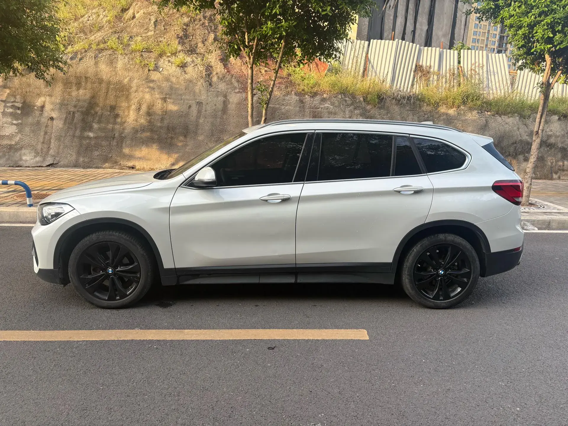 2021 BMW X1 thumbnail 4