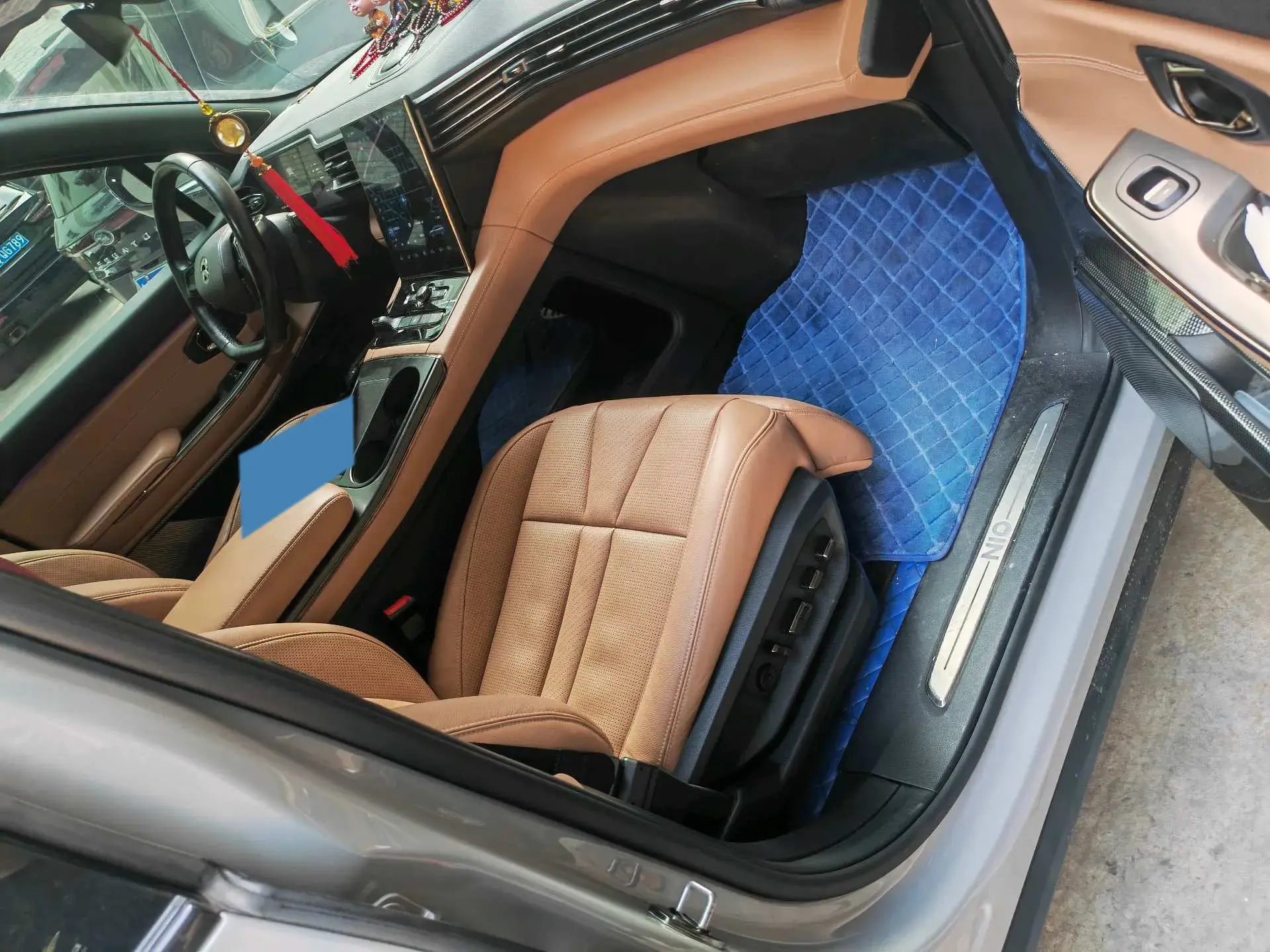 2020 NIO ES8 thumbnail 4